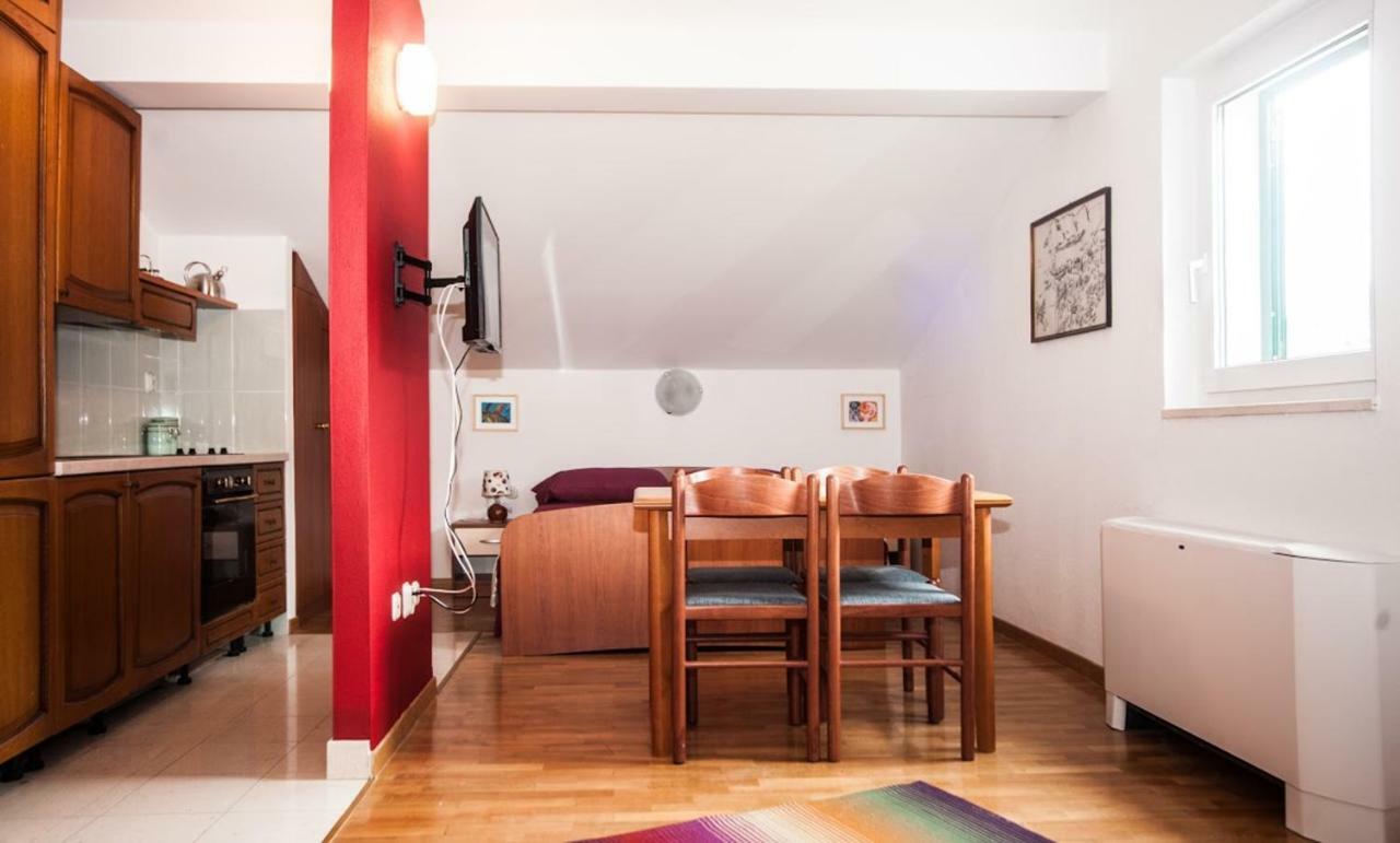 Appartement House Koloc à Bol Extérieur photo
